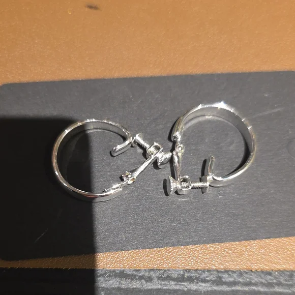 Source Unknown Silver Hoop Clip-On Earrings - Picture 1 of 3